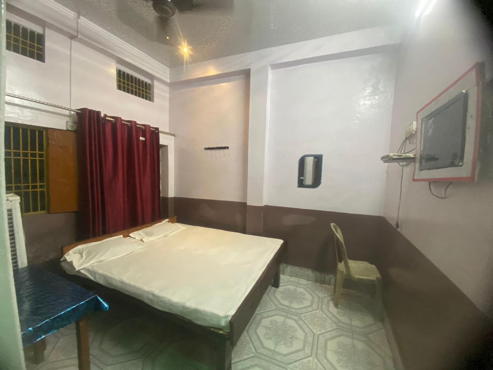 Hotel Yatri Niwas Bénarès Extérieur photo